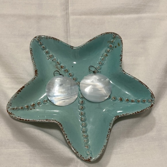 MOTHER of Pearl Style Earrings - Picture 1 of 2
